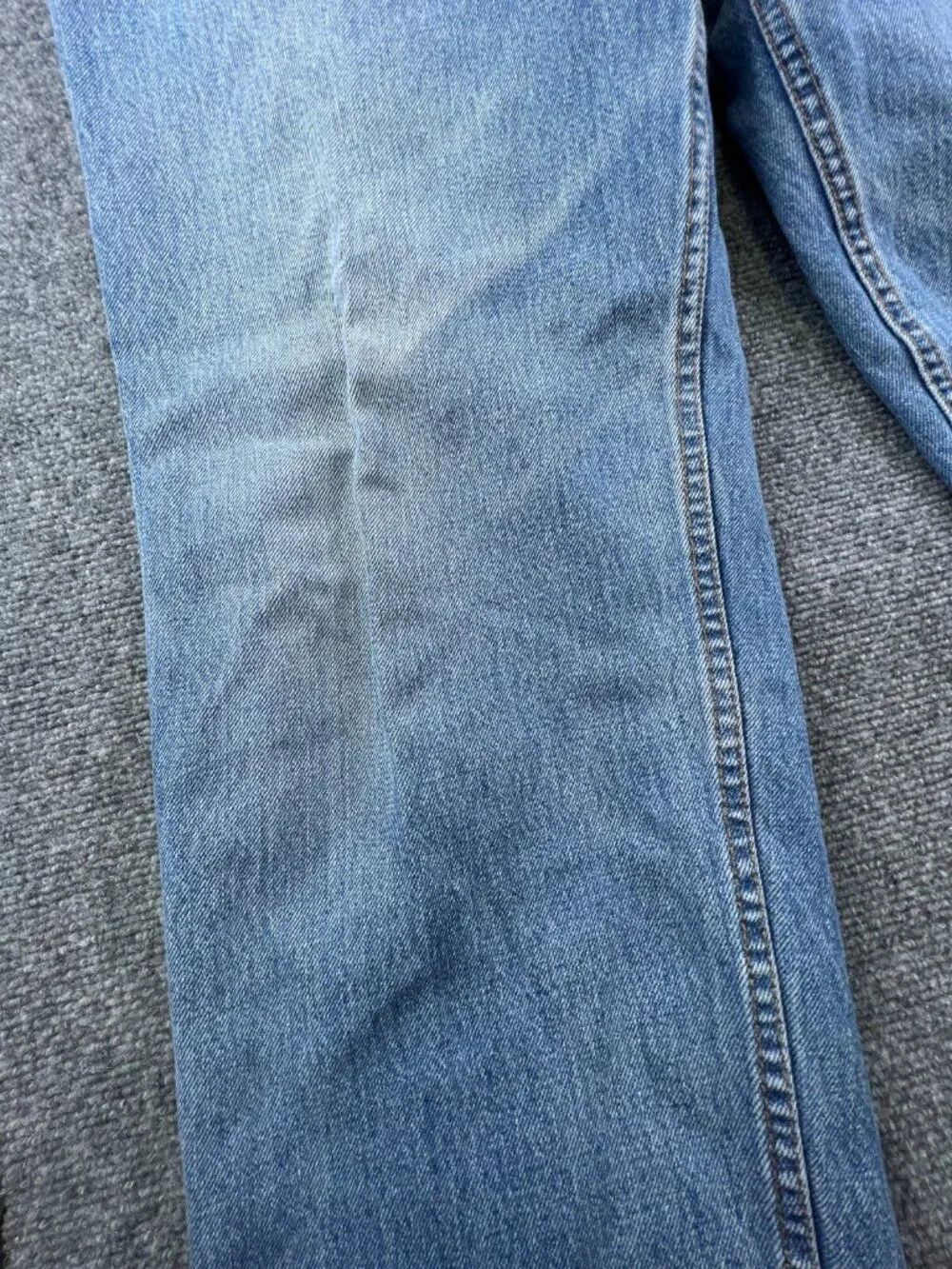 VTG Levi’s 550 Relaxed Fit Paper Tag Canada Made Blue Denim Jeans 40x32